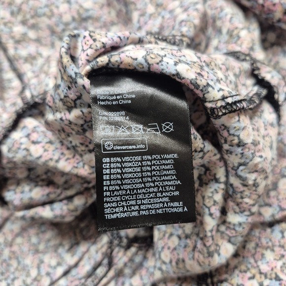 H&M Womens Size M Ditsy Floral Tiered Peplum Tunic Top V-Neck 3/4 Sleeve - Picture 8 of 8